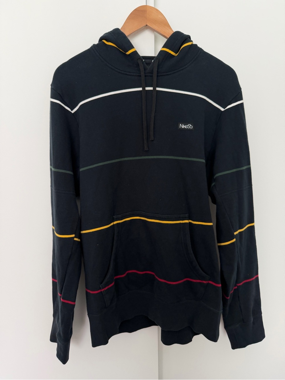 Nike SB Court Men's Black Hoodie Sweatshirt Pullover Multicolor Stripe Medium